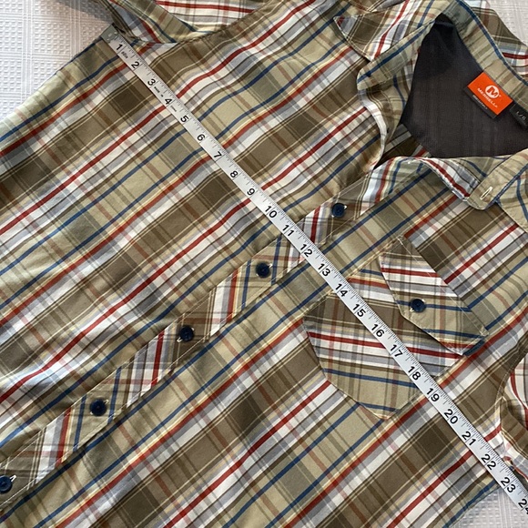 Merrell Large Short Sleeve Button Up Shirt - Picture 6 of 8